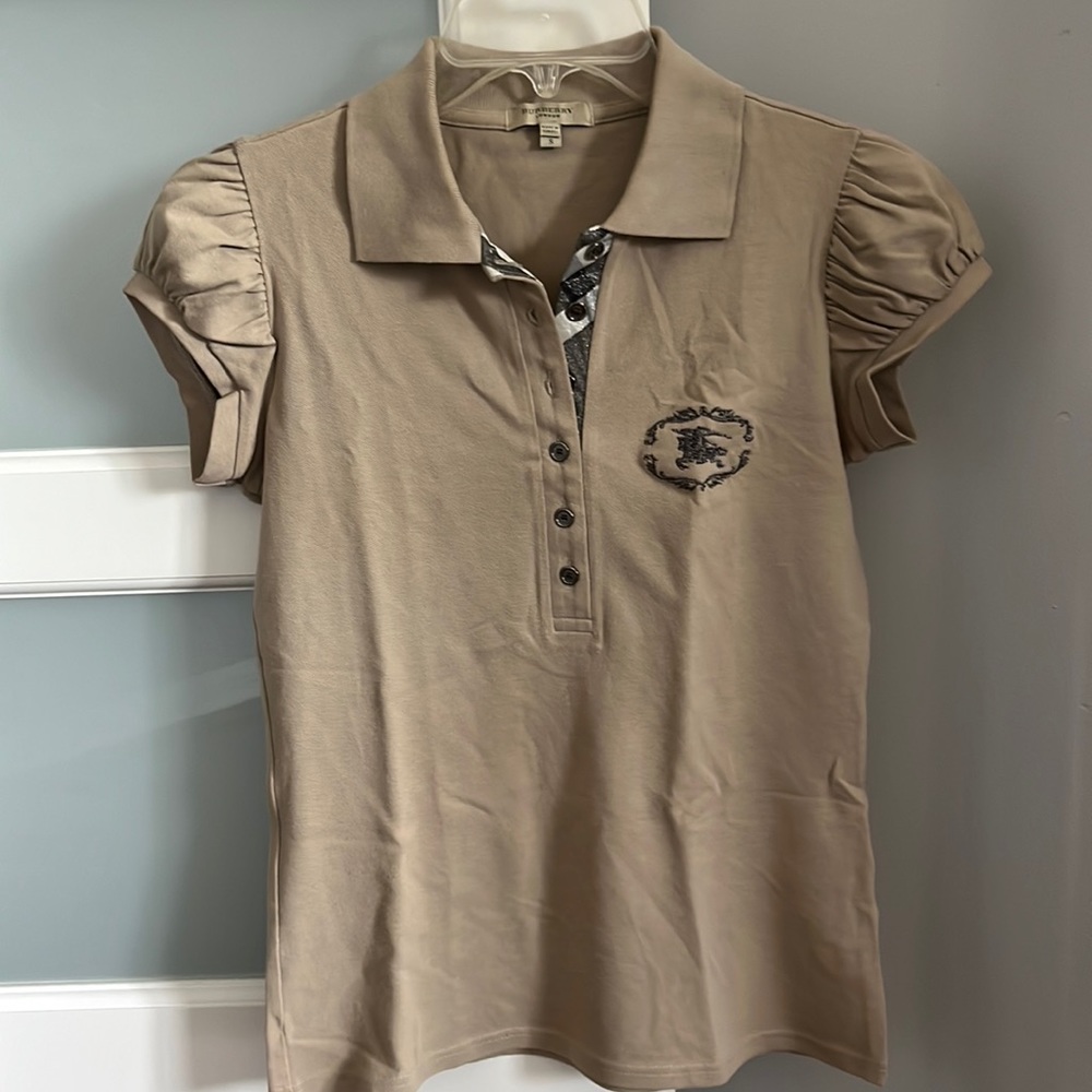 Puffed short sleeved polo with vintage check accents.